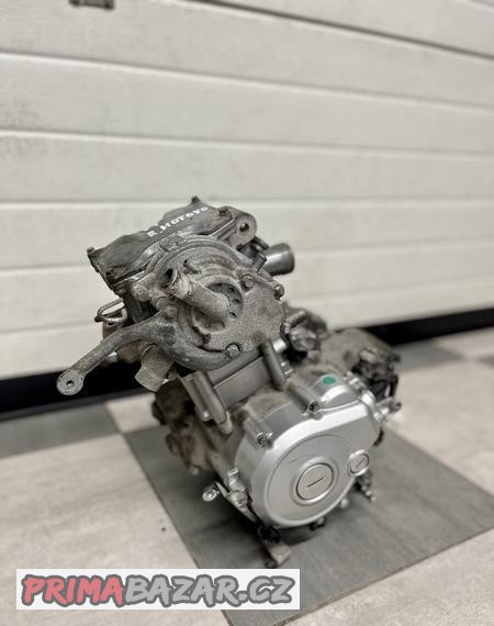yamaha-yzf-r125-motor-po-go