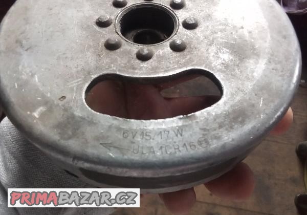 stare-casti-na-dvoje-zapalovani-na-motocykly
