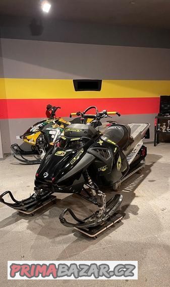 snezny-skutr-ski-doo-summit-highmark-1000x-sdi-podzimni-cena