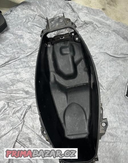 sedadlovy-ulozny-prostor-vana-honda-pcx-125-2021
