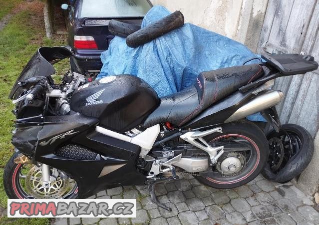 honda-vfr-800-vtec-na-dily