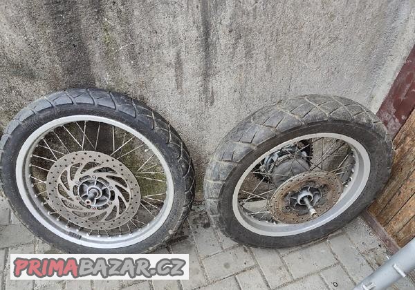 aprilia-pegaso-650-i-tlumice-kola
