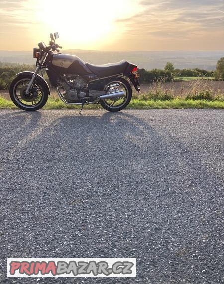 yamaha-xz-550