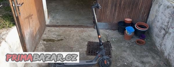 nefunkcni-xiaomi-mi-electric-scooter-essential