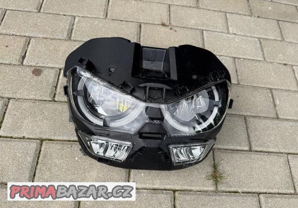 honda-crf-1100-atas-hlavni-svetlo