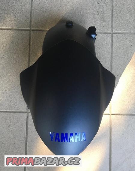 yamaha-mt-09-predni-blatnik