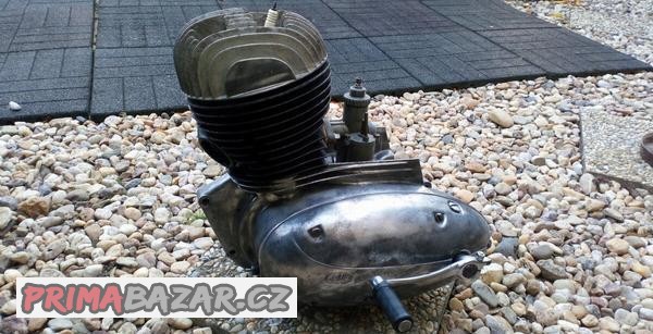 motor-jawa-250-559-panelka
