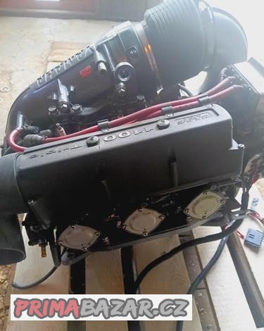 motor-yamaha-1100-triple