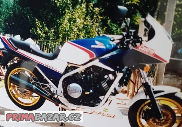 honda-vf-750-f-rc-15