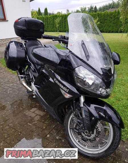 motocykl-kawasaki-gtr-1400-grand-tourer
