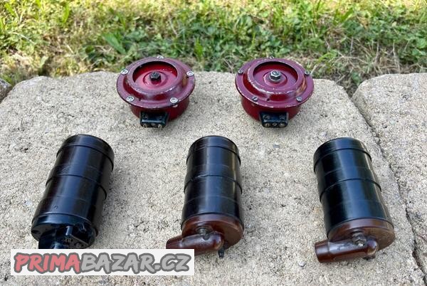 jawa-50-pionyr-parez-klaksony-a-civka
