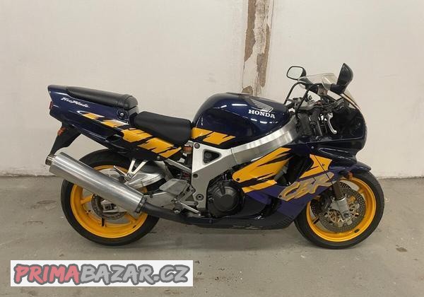 honda-cbr-900rr-fireblade-sc28-youngtimer