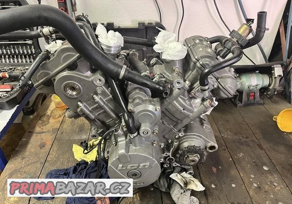 motor-ktm-990-lc8