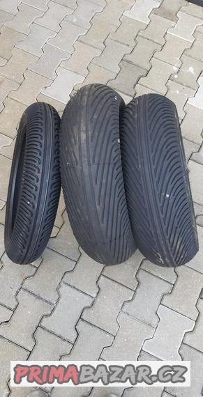 pneu-na-vodu-nova-sada-pirelli-rain-dunpol-race
