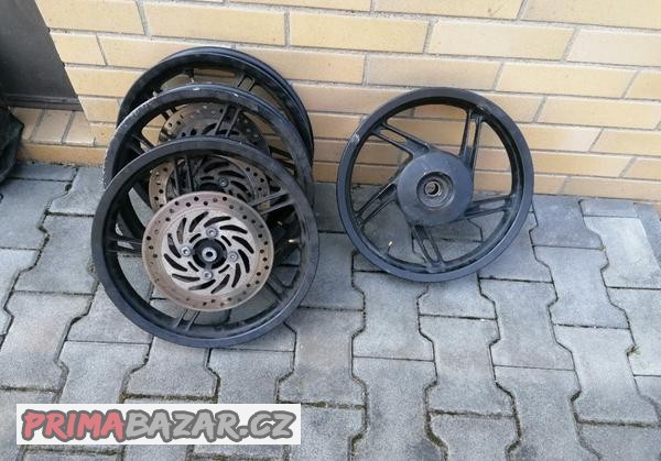 honda-pcx-125-disky-kolesa