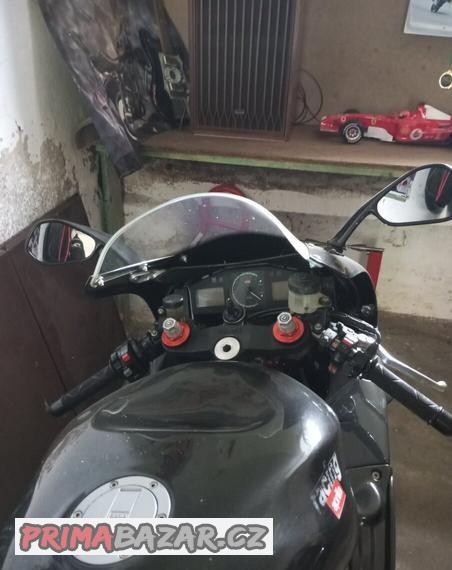 aprilia-rsv-1000