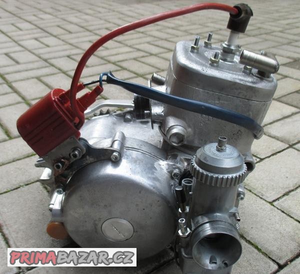nd-na-zavodni-motor-cz-511-516-valec-hlava-viko-vodni-pumpa