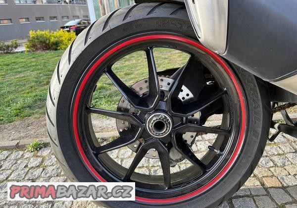 ducati-hyperstrada-821