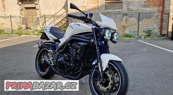 triumph-speed-triple-1050