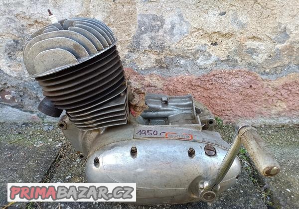 stary-motor-na-motocykl-jawa-cz-typ-450-356-175-353-250