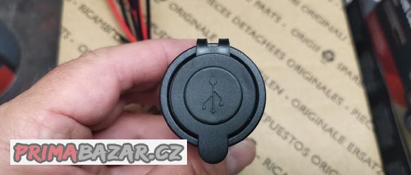 auto-moto-usb-zasuvka