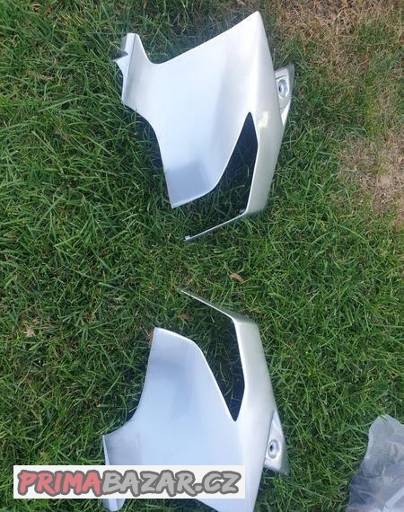 prodam-pravy-drzak-blinkru-na-suzuki-gsr-600