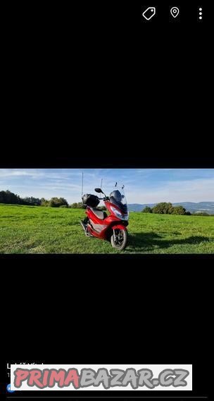 honda-pcx-s-vyhabou-3-helmy-atd