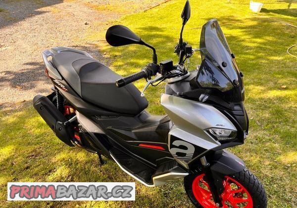 skutr-aprilia-sr-gt-125-sport
