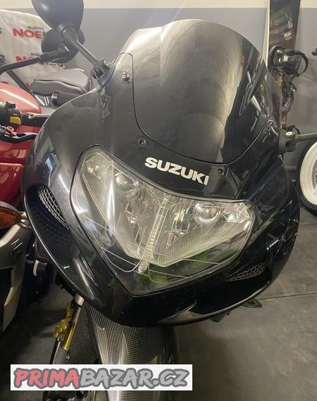 suzuki-gsxr-1000-k1-01-maska-a-kapoty
