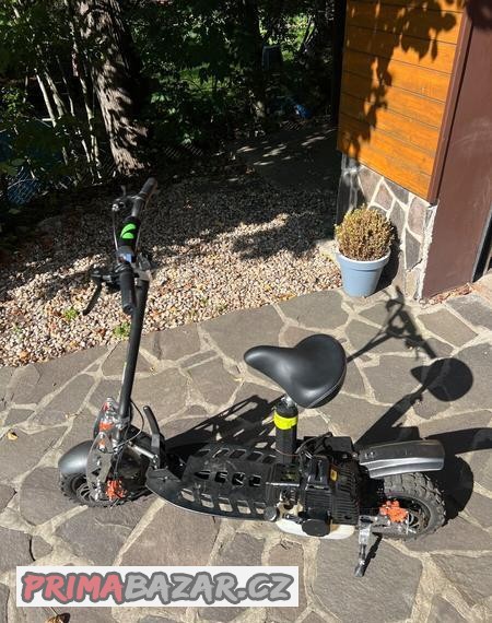 benzinova-motokolobezka-tmax-scooter-49ccc-2t