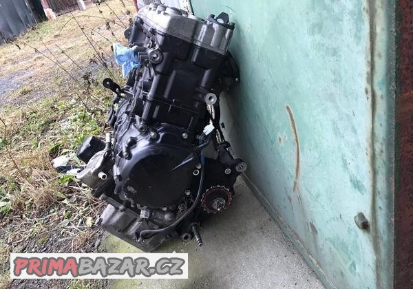 motor-suzuki-gsr-600-2006