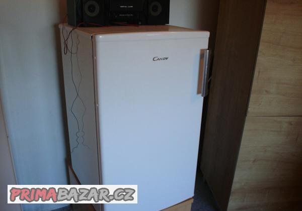 lednicka-s-mrazici-schrankou