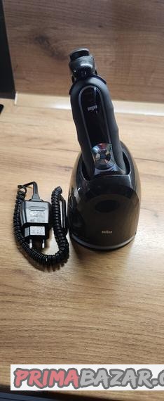 holici-strojek-braun-s-myckou