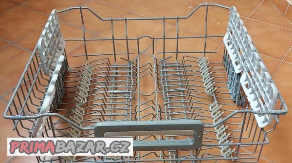 horni-kos-do-mycky-electrolux