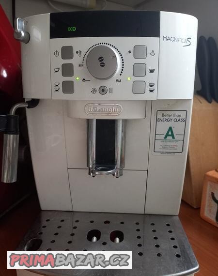 kavovar-delonghi-magnifica