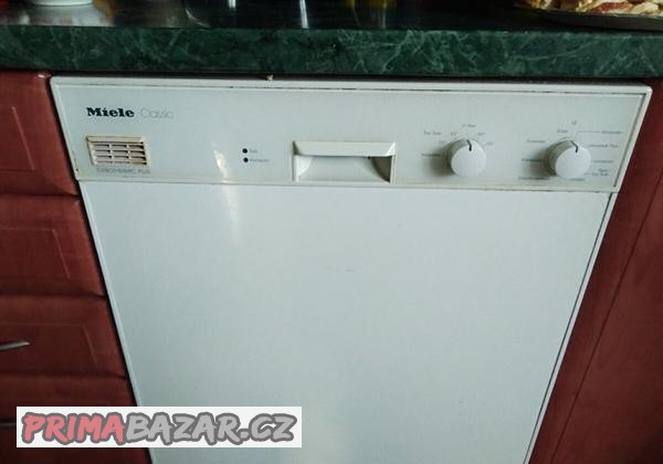 mycka-na-nadobi-miele