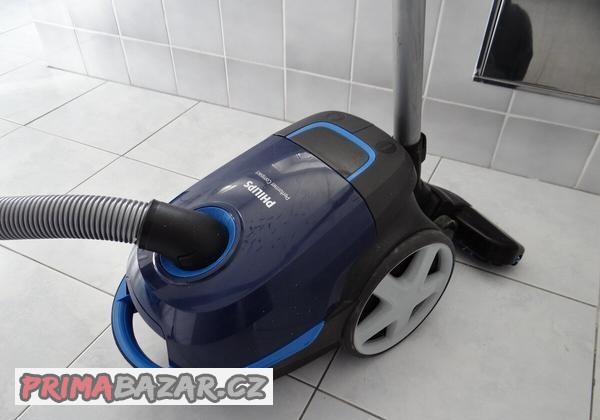 modry-sackovy-vysavac-philips-performer-compact