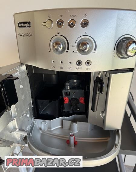 plnoautomaticky-kavovar-delonghi-magnifica