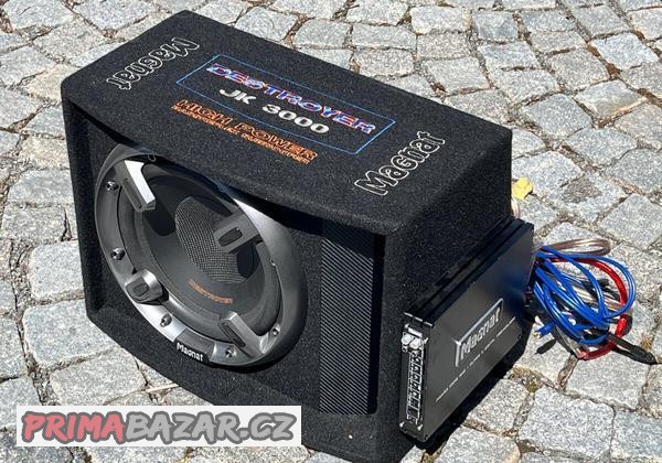 subwoofer-se-zesilovacem-a-kabelazi-do-auta
