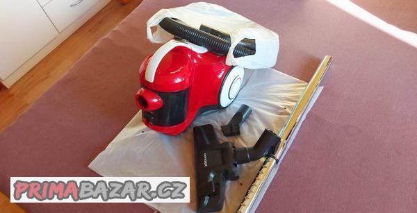 concept-minis-cerveny-vysavac