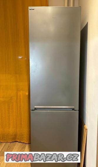 lednice-s-mrazakem-beko-rcsa300k30wn-nevyuzita