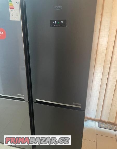 nepouzita-lednice-beko-rcna366e60lzxrn