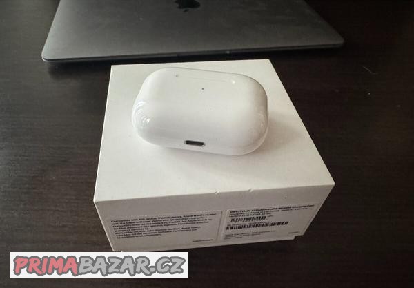 airpods-pro-with-wireless-charging-case