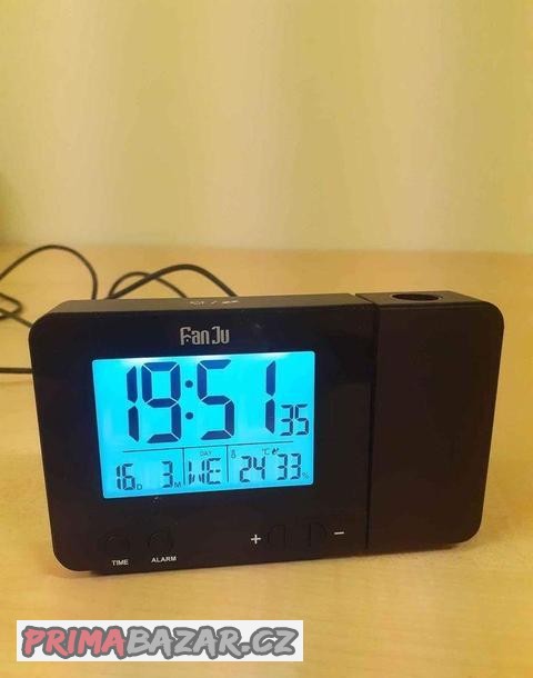 digitalni-hodiny-s-budikem