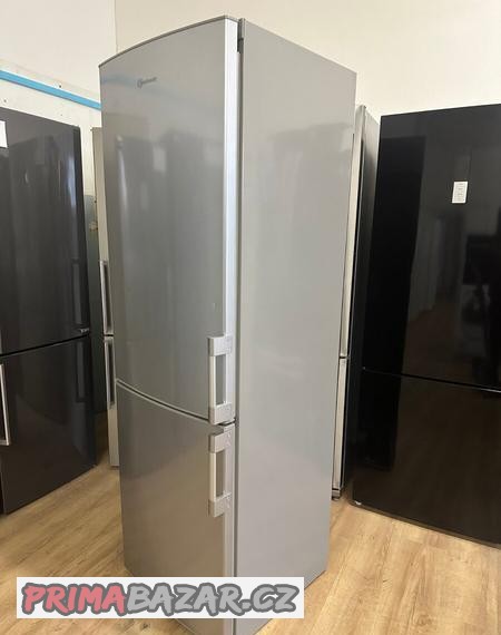 lednice-s-mrazakem-bauknecht-337