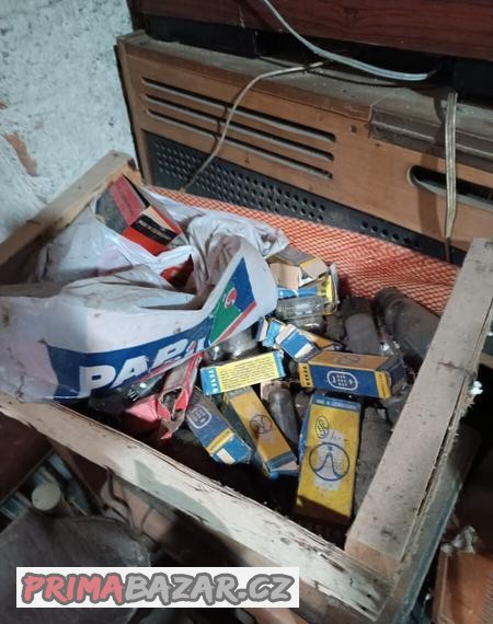 historicka-radia-a-magnetofony