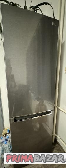 lednice-s-mrazakem-lg