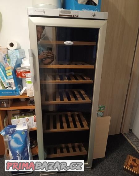 sleva-velka-prosklena-vinoteka-s-kompresorem