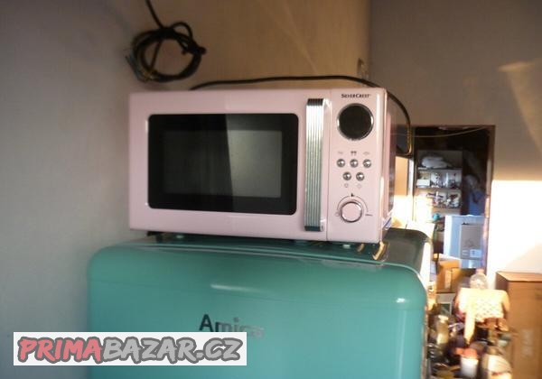 mikrovlnna-trouba-skoro-nova-za-pulku