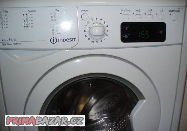 pracka-se-susickou-indesit